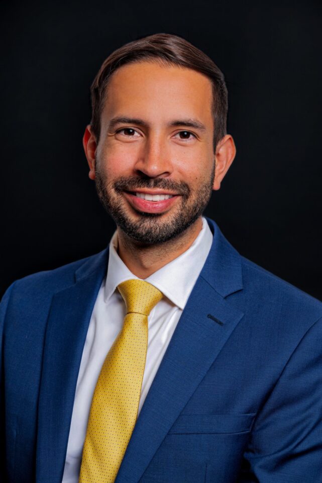 Andres Parra, MD, eye surgeon at NVISION Eye Centers