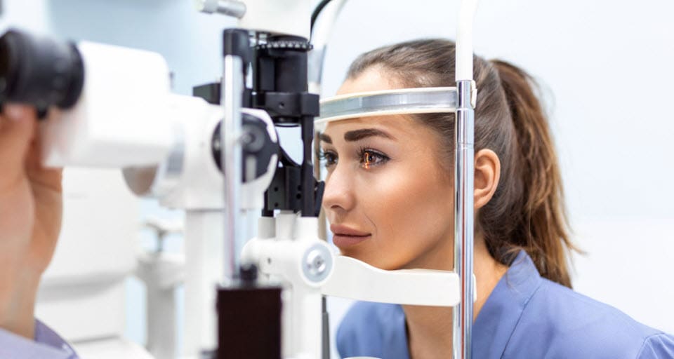 woman with eye doctor